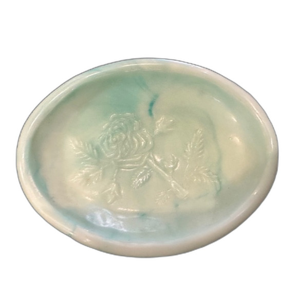 AVON Milk Glass Victorian Rose Pattern Pitcher & Soap‎ Dish - Picture 9 of 14